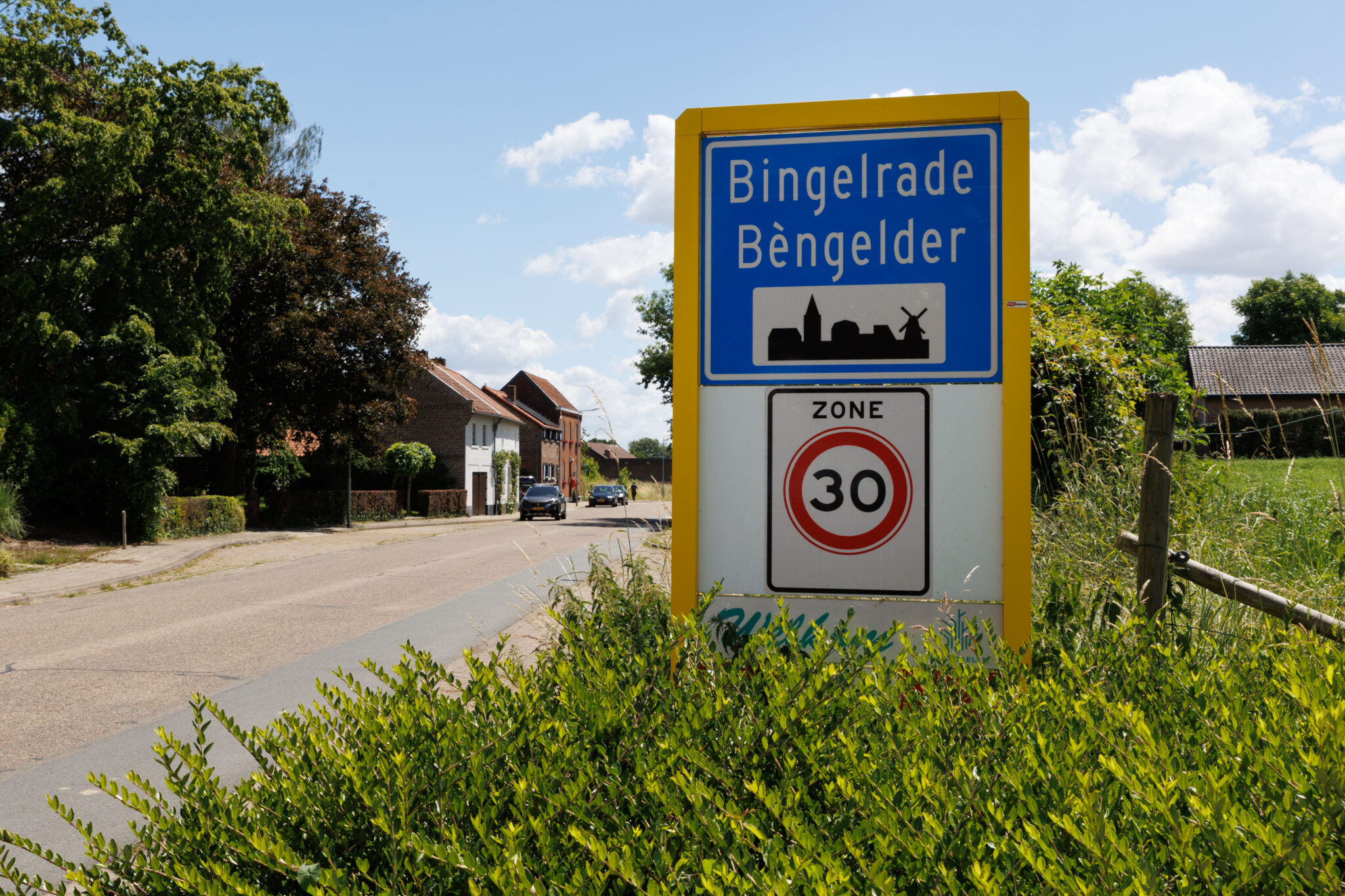 Het begin van de Dorpsstraat in Bingelrade